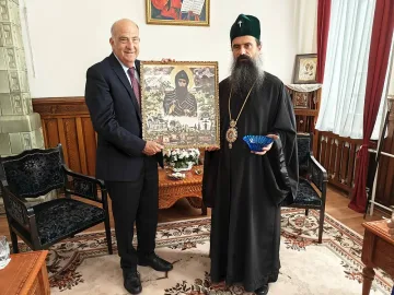 Патриарх Даниил показа на посланик Кенет Мертен нещо изключително. Какво си казаха? (СНИМКИ)