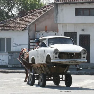 България между мулето и Ферарито