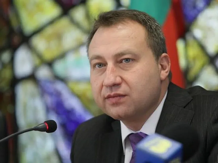 Опозицията във волейбола издига своя кандидат