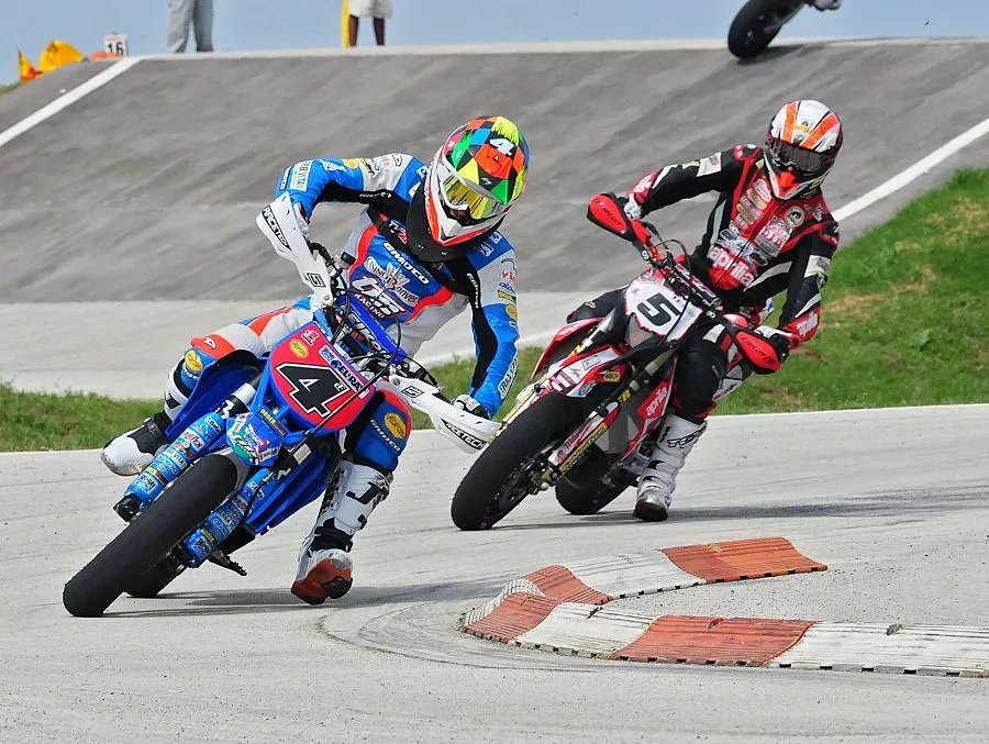 Четири медала за България по мотоциклетизъм