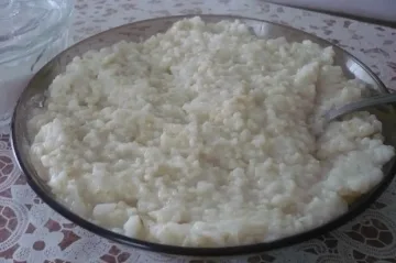 Наши и англичани мелят жито на площада