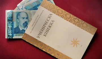 Тройна цена на бележниците в Сливен