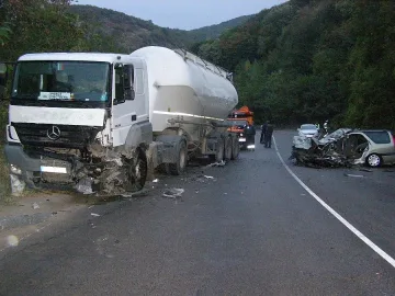 Момче и момиче на косъм от смъртта при зверска катастрофа 