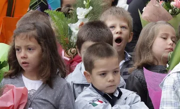 Дават европари за детегледачки