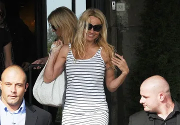 Памела Андерсън вече е в София