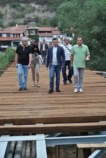 Дянков тайно на Царевец, гледа църкви на фенерче