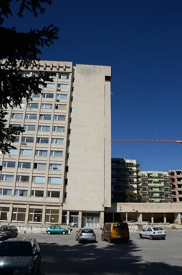 200 остават без дом, блокират Дунав мост