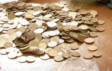 Бедните спестяват пари, а богатите ги заработват