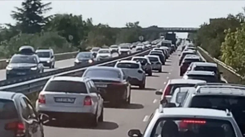 Невиждано задръстване на "Тракия”. Ад по пътя за морето