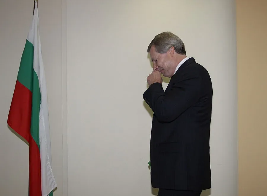 Сълзи и аплодисменти за „на добър час, Уорлик”