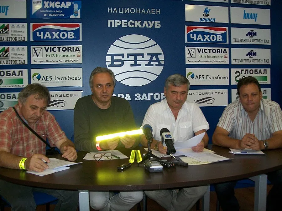 Светлоотразителни ленти ще пазят първолаците от коли