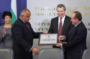 Уорлик дари БАН с $3 млн. на прощаване