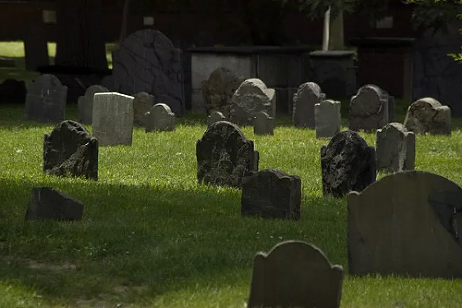 Закон за гробищата слага край на погребалната мафия