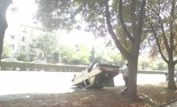 Джигит обърна колата си на бул. "България"