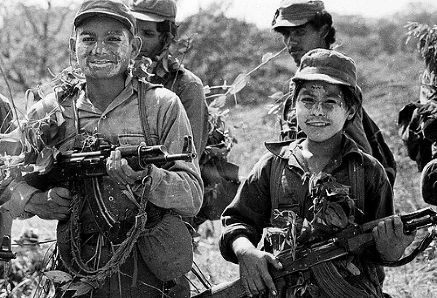 Тато залял с пари и оръжие Третия свят