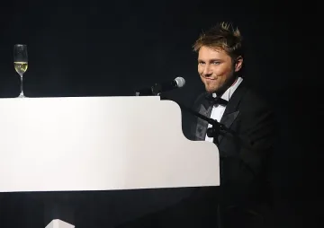 Миро - модератор на арт ателие