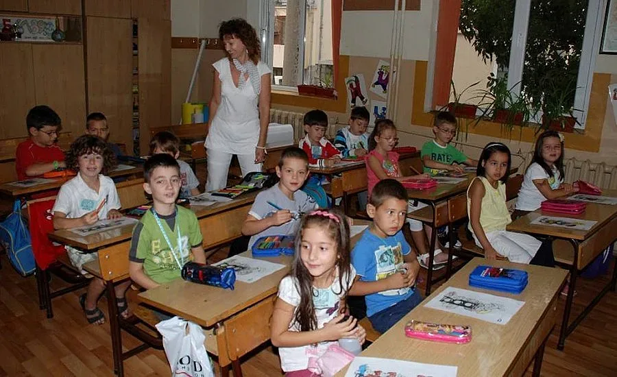 Първолаци влязоха пробно в класните стаи