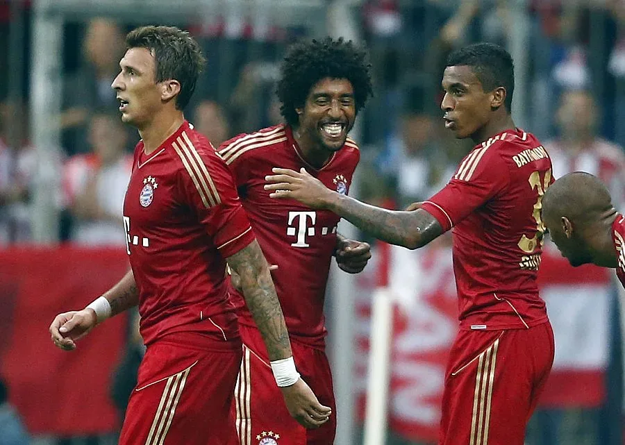 "Байерн" на испански под строй