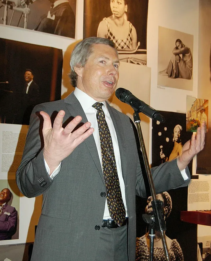 Уорлик: Българите плащат скъп ток