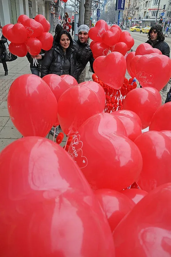 БСП пусна червени балони