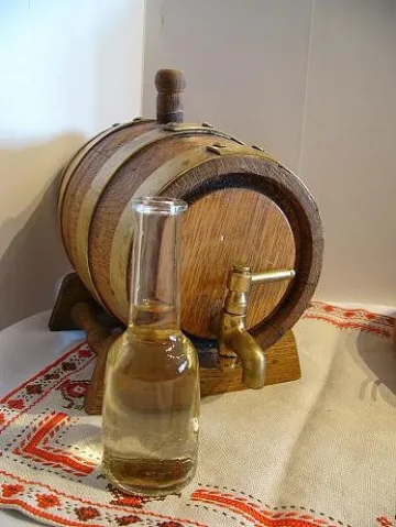 Цяло село търси шише с ракия