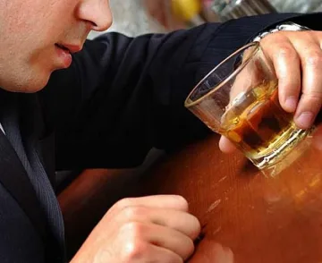 Закопчаха 4-ма българи за алкохол менте в Истанбул