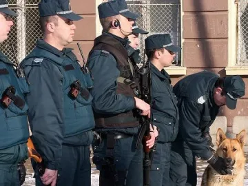 Двама полицаи ранени след мача България-Италия