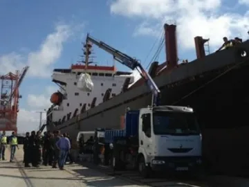 Моряците с 3-те тона кокаин контактуват помежду си