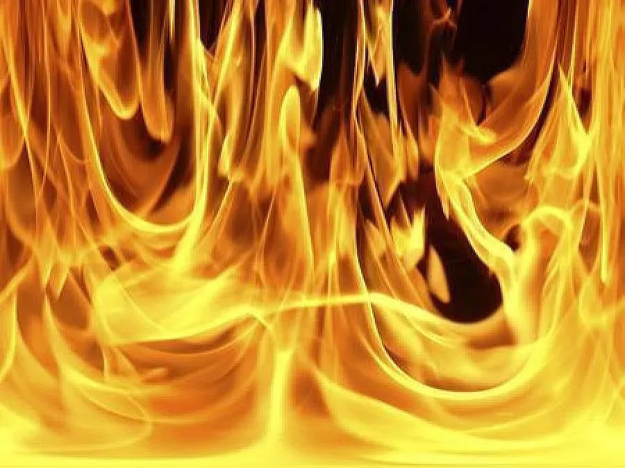 Четирима пострадаха в пожар