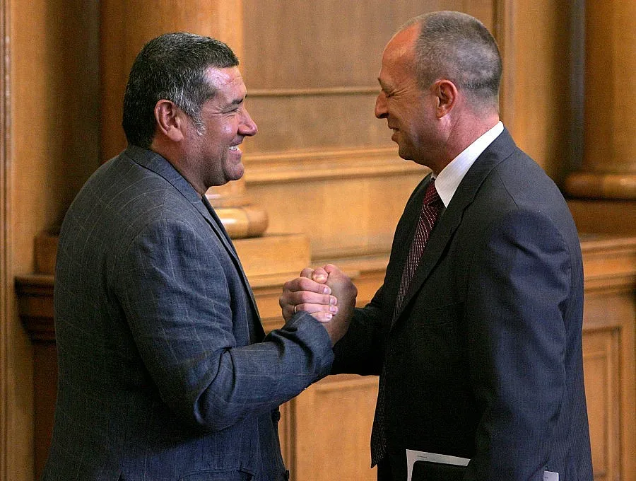 Оставиха ченгетата от ДС във властта