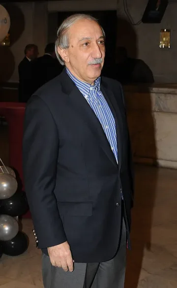 Кеворк започва с обзор