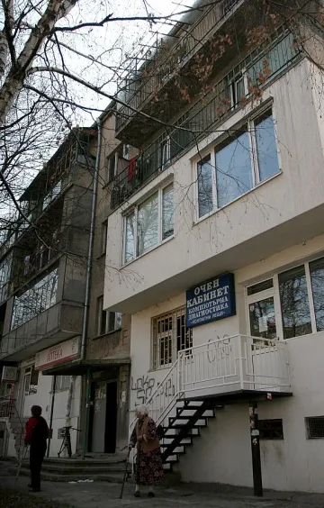 Наемите тръгнаха нагоре