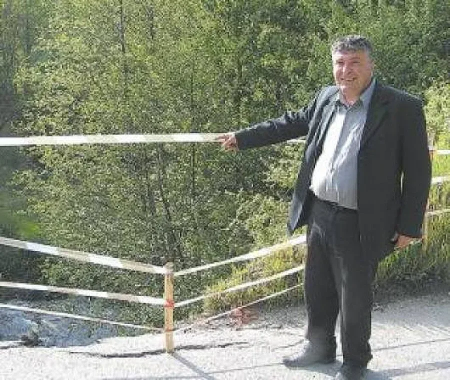 Село живее в страх от свлачище, пише на премиера