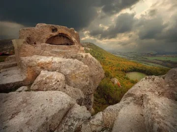 Татул и Перперикон с шанс за топ 3 на Чудесата