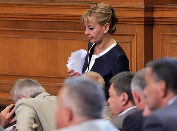 Депутати се замерят с букви