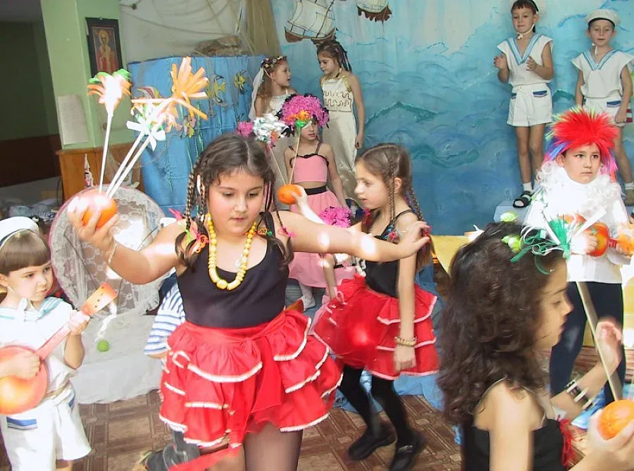 Забавачка дава рамо на бедни семейства