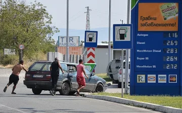 Цените на бензина падат с 3-4 стотинки