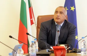 Кабинетът тръгва на рейд