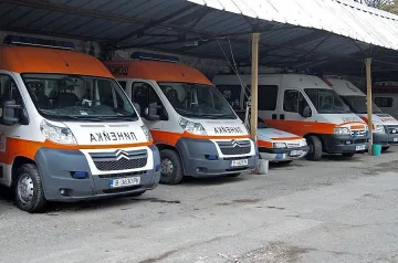 Трима ранени при верижна катастрофа на Петолъчката