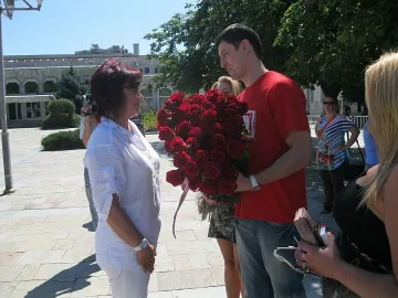 103 рози за Корнелия в Гоце Делчев