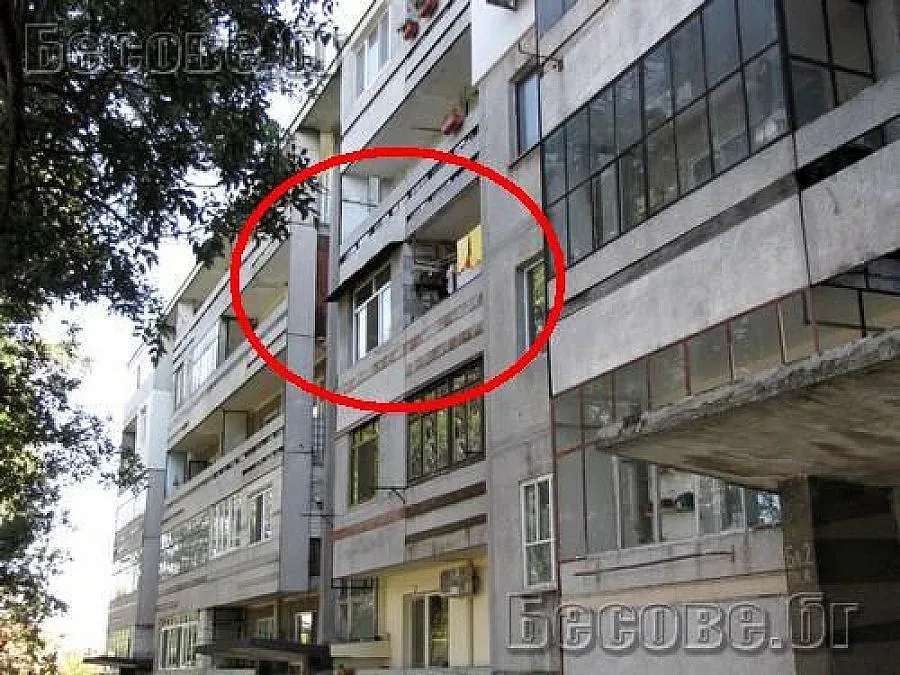 Тийнейджър наръга таткото на невръстната си приятелка