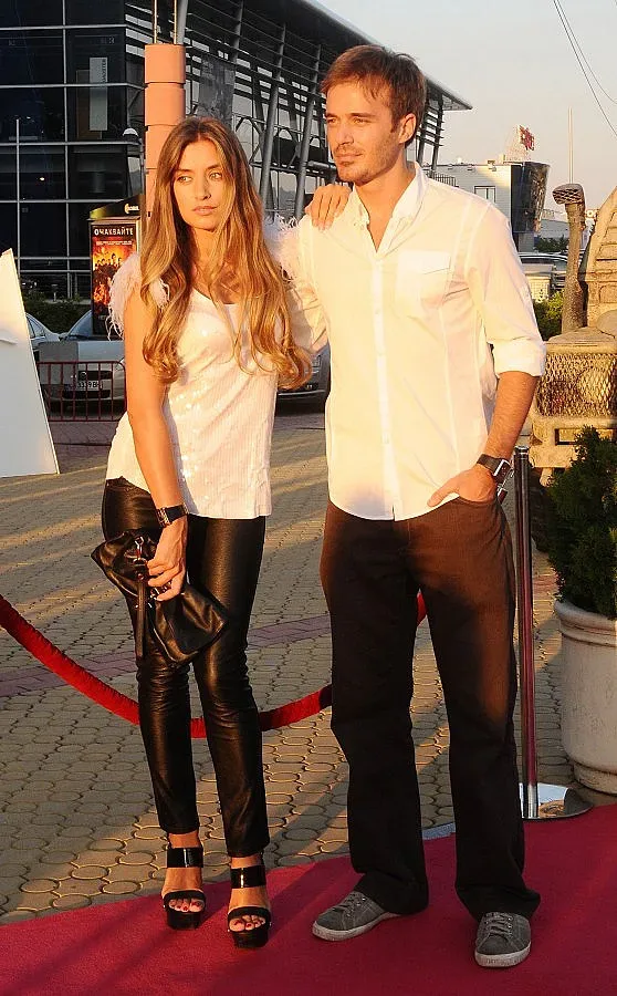 25 газови фенера осветяват сватбата на Ники и Саня