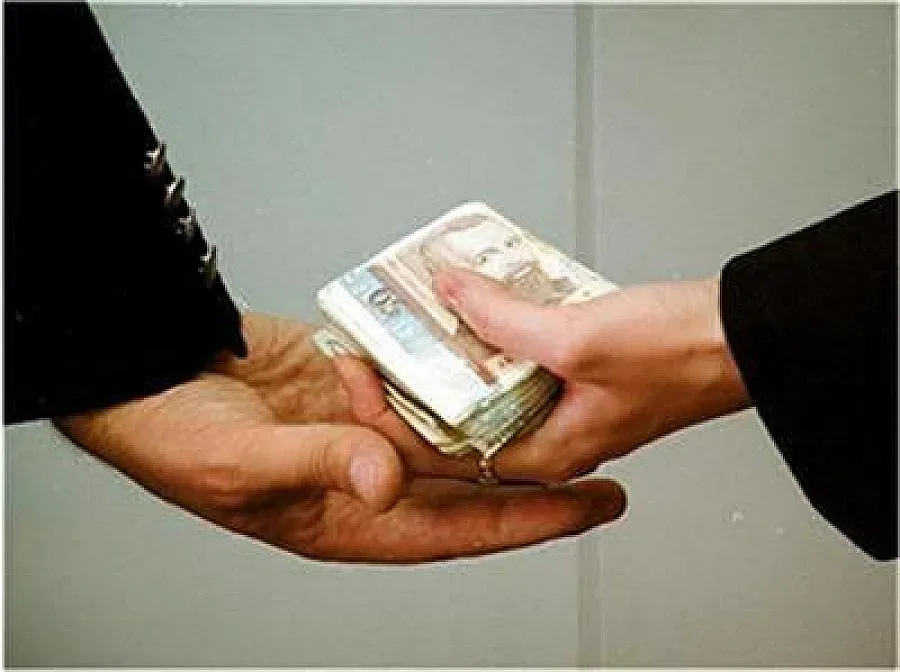 Спипаха чиновник с подкуп от 2 бона