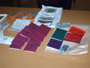 Спипаха "майстор" на фалшиви документи