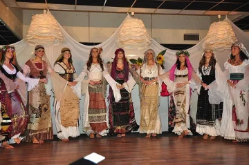 Хотелиери дават безплатни стаи на фолк певици