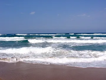 Двама се удавиха в бурното море