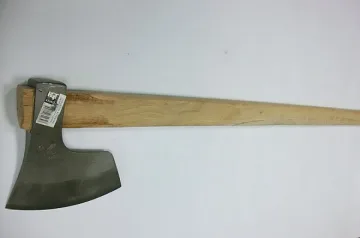 Син нападна майка си с брадва