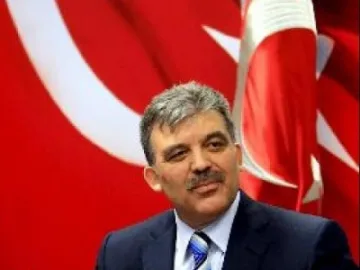 Турският президент отмени визита заради болно ухо