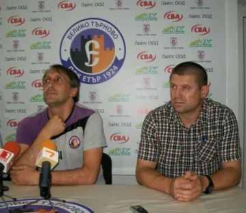 Цанко Цветанов остава треньор на "Етър"