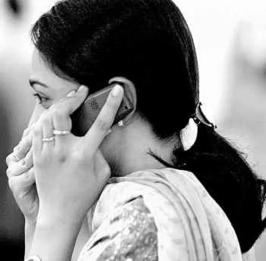 GSM-ми на чиновници лъснаха в нета